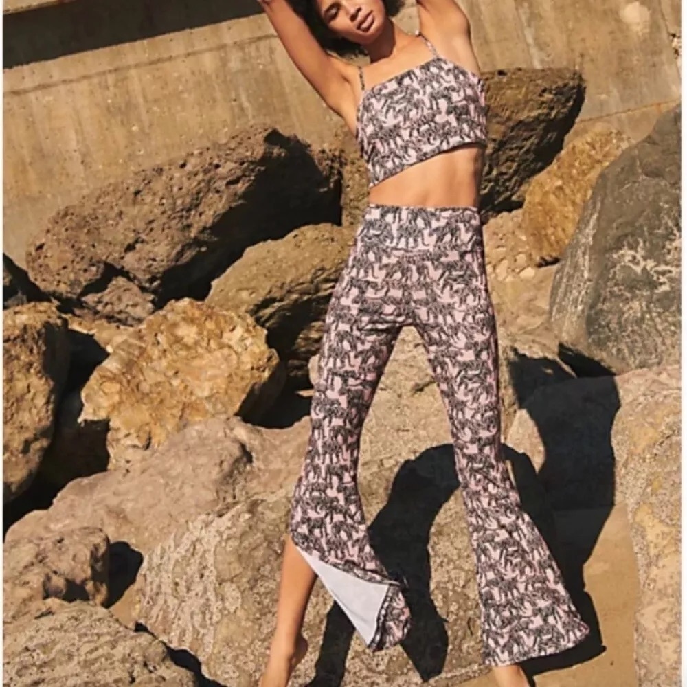 FP Movement x Onzie Set Take Me Away Tiger Set Flare Pants size M/L NWT - Picture 2 of 7